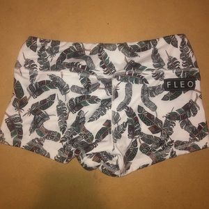 Like new fleo shorts